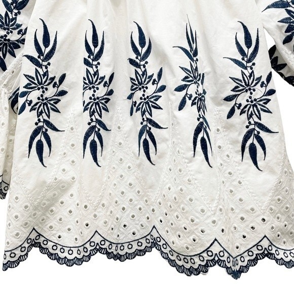 Moon River Embroidered Eyelet Scalloped Hem Boho Top White & Blue Size Small - Picture 5 of 12
